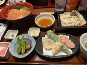天ぷらうどんサーモン丼🍣セット